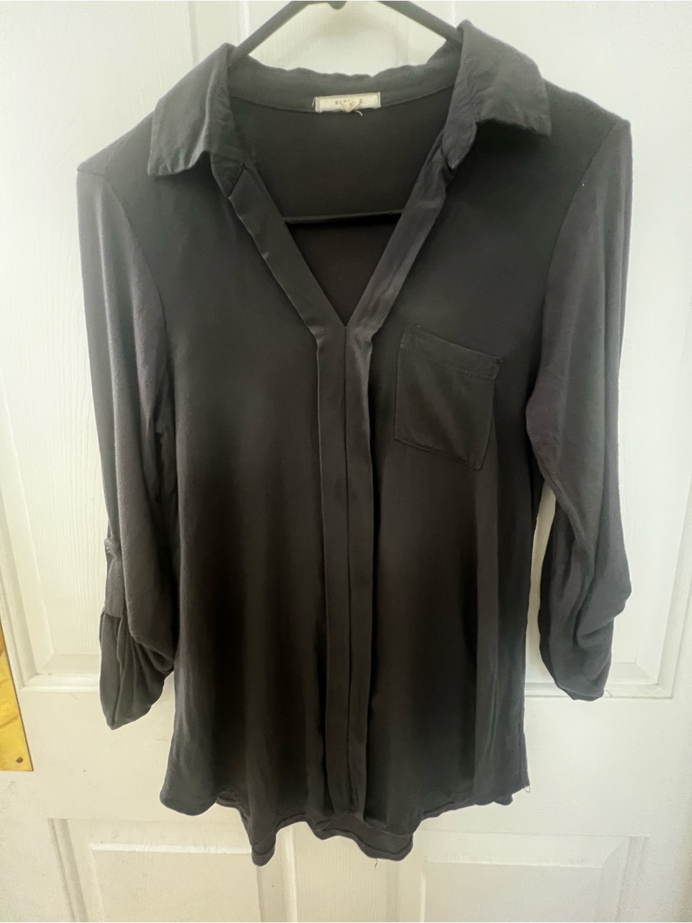 Pleione Black Button-Down Collared V-Neck Blouse